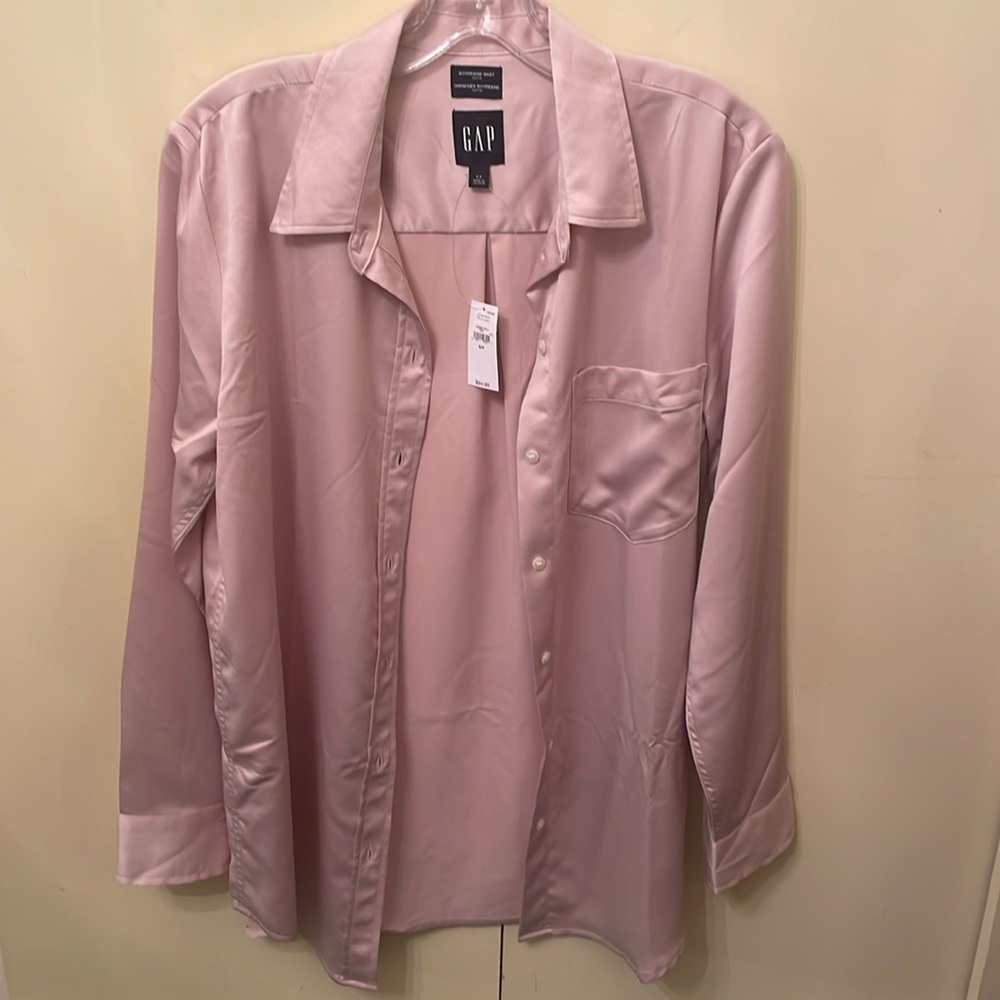 Woman’s Gap brand new with tags satin shirt in beautiful blush colour
